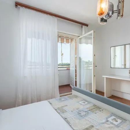 Ana Brulo Near The Beach Apartment Porec